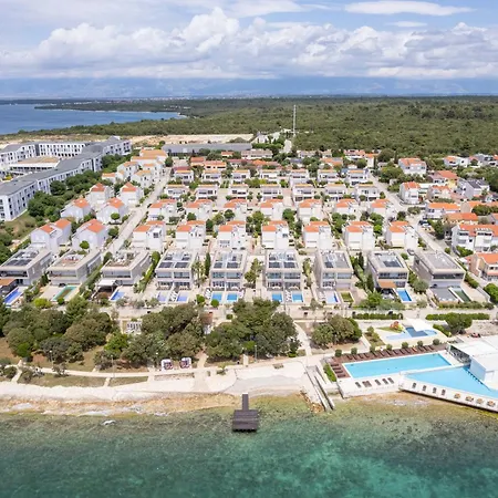 Melitta With Pool Access Apartment